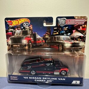 Hot Wheels '69 Nissan Skyline Van Carry On - Black and Red